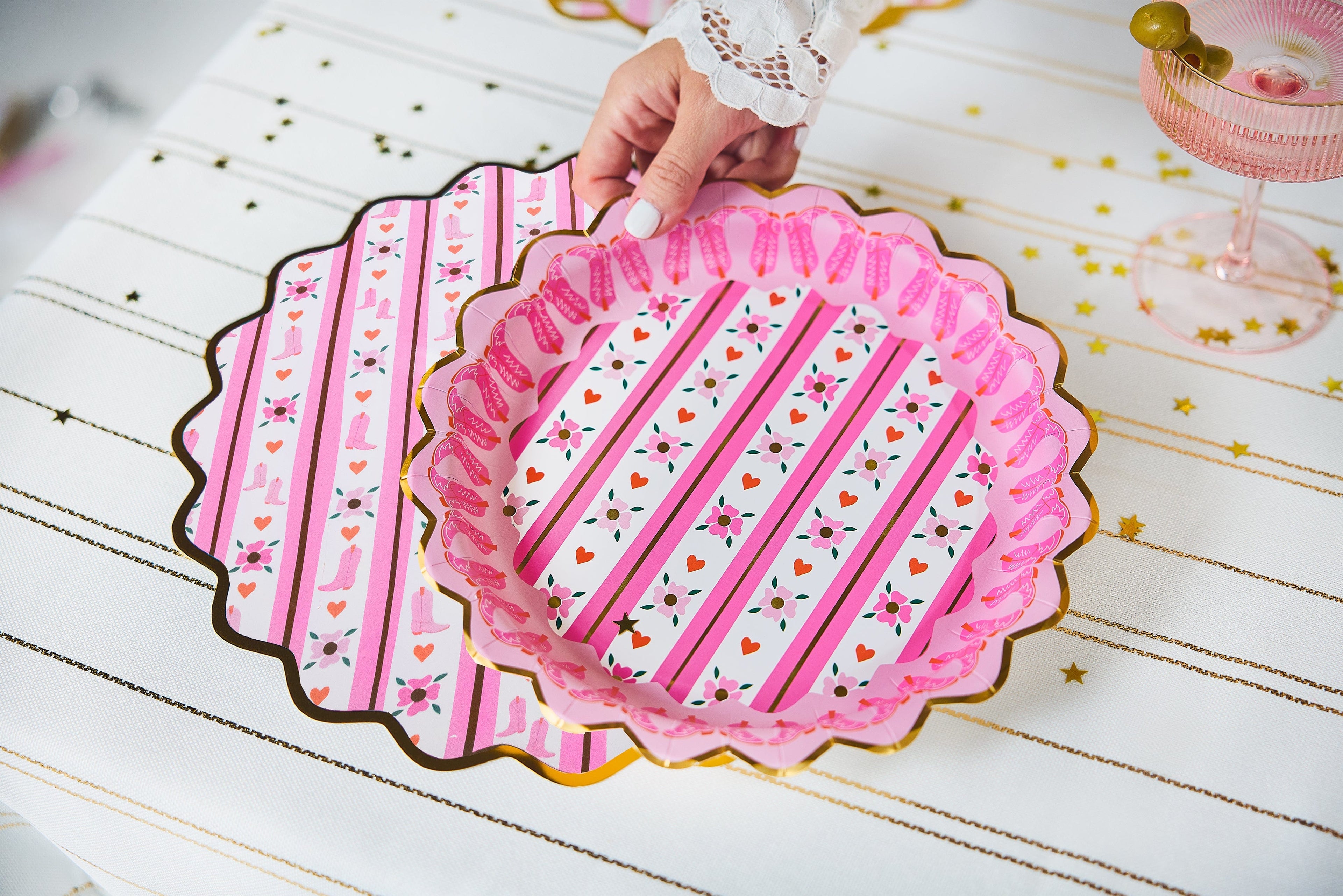 Boot Scoot Blooms Dinner Plates (10 count)