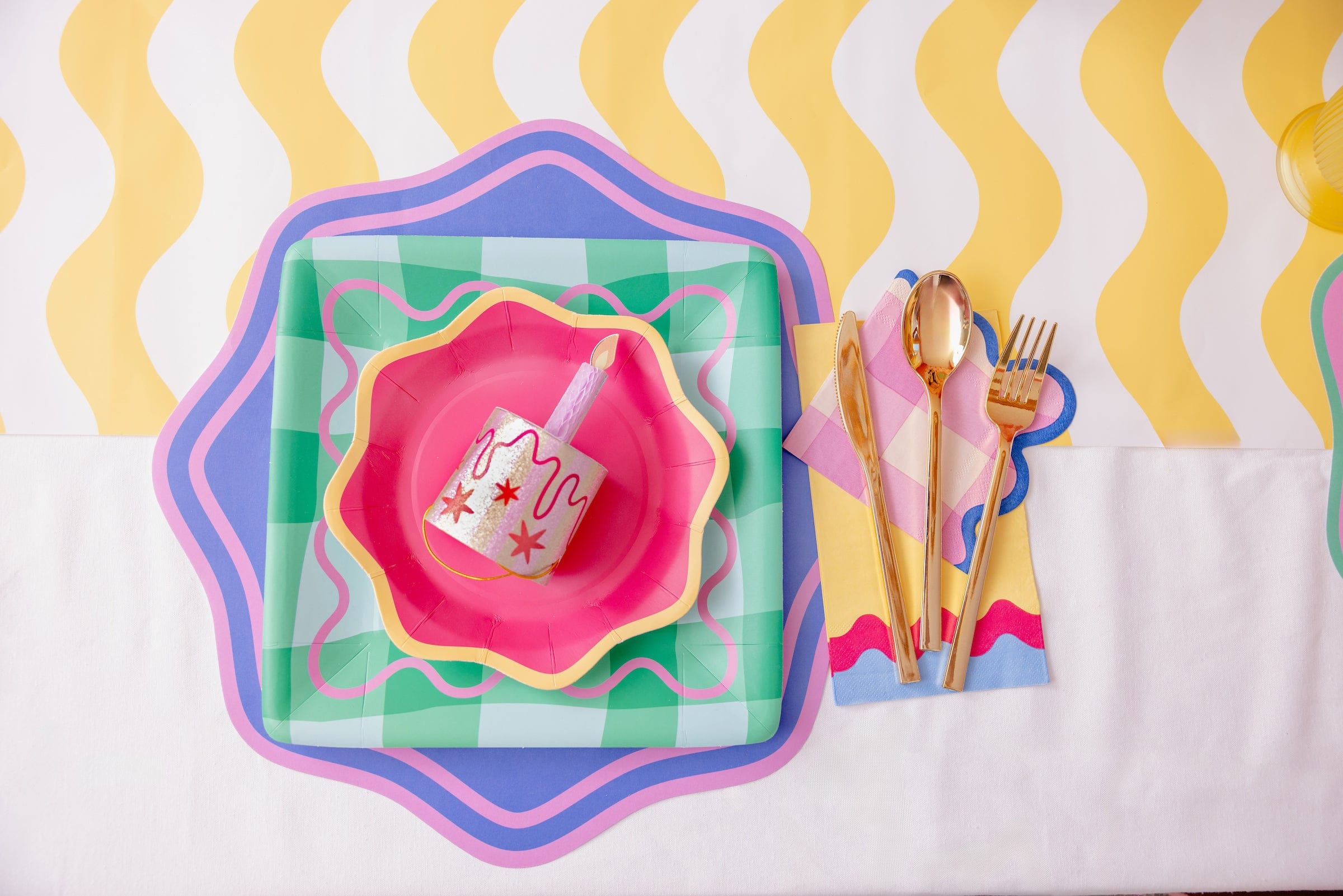 Colorwave Guest Napkins (16 ct)